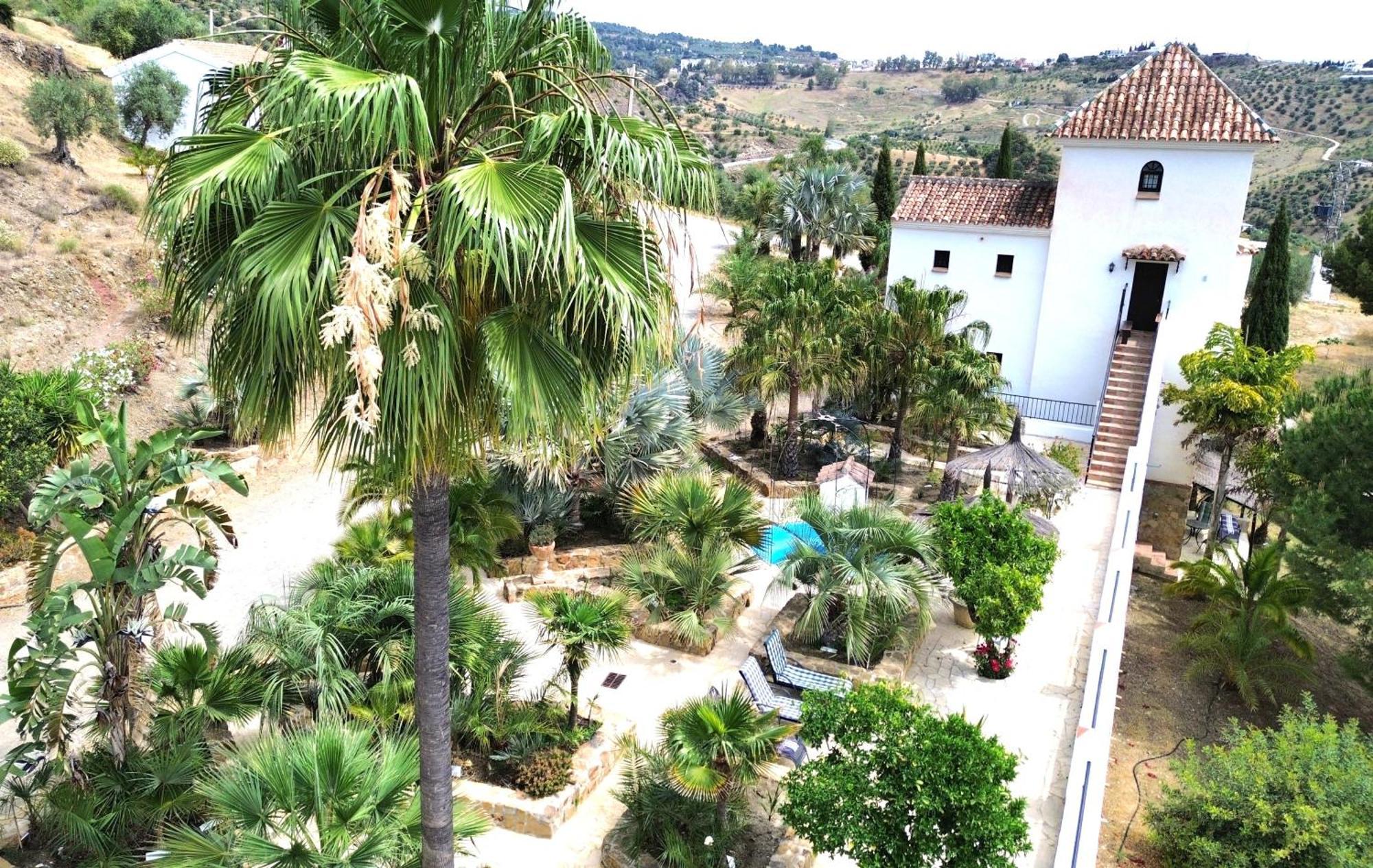 Castle Tower Ground Floor Apartment In Rural Holiday Park 'Cezanne' Tolox Exteriér fotografie