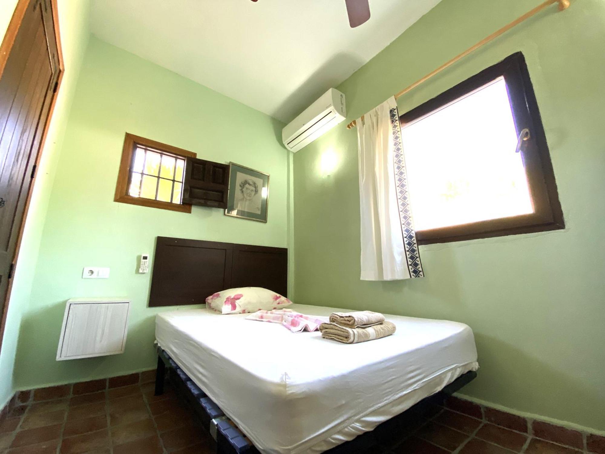 Castle Tower Ground Floor Apartment In Rural Holiday Park 'Cezanne' Tolox Exteriér fotografie