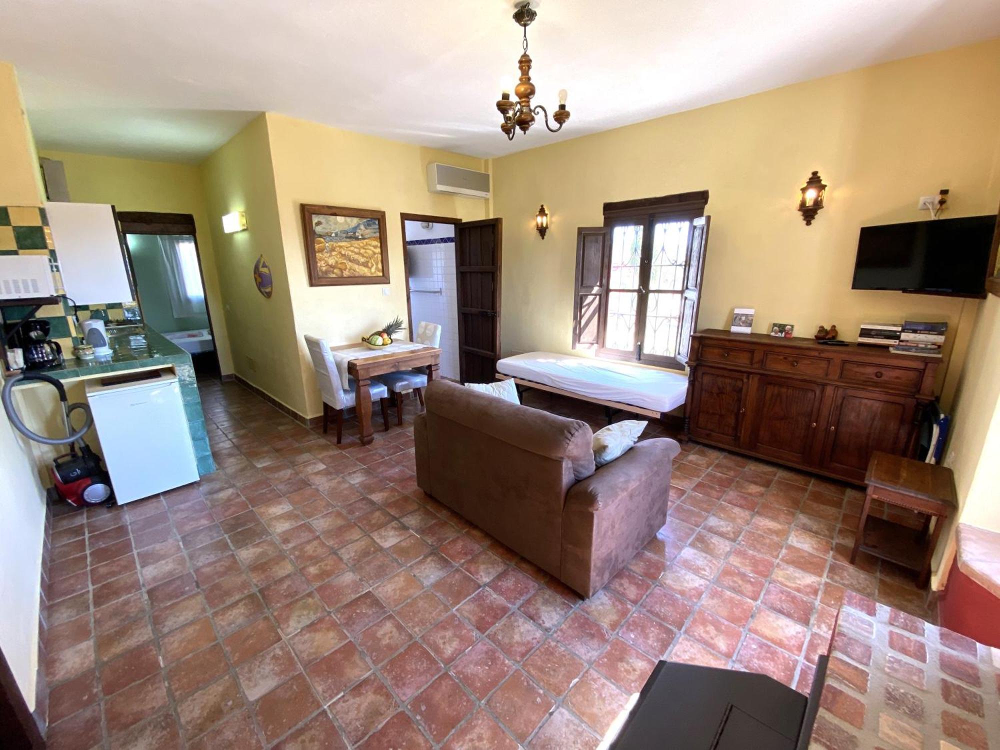 Castle Tower Ground Floor Apartment In Rural Holiday Park 'Cezanne' Tolox Exteriér fotografie