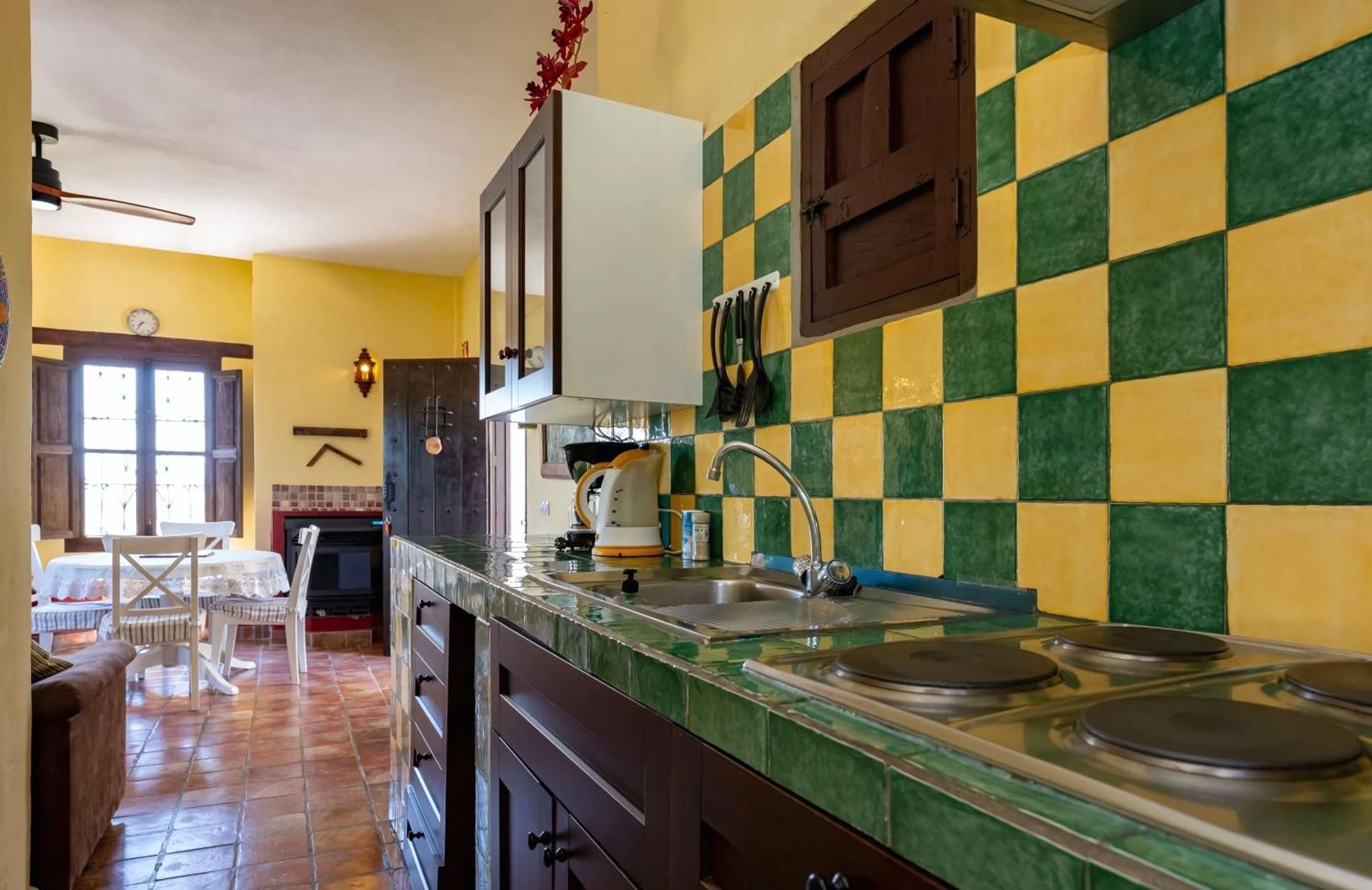 Castle Tower Ground Floor Apartment In Rural Holiday Park 'Cezanne' Tolox Exteriér fotografie