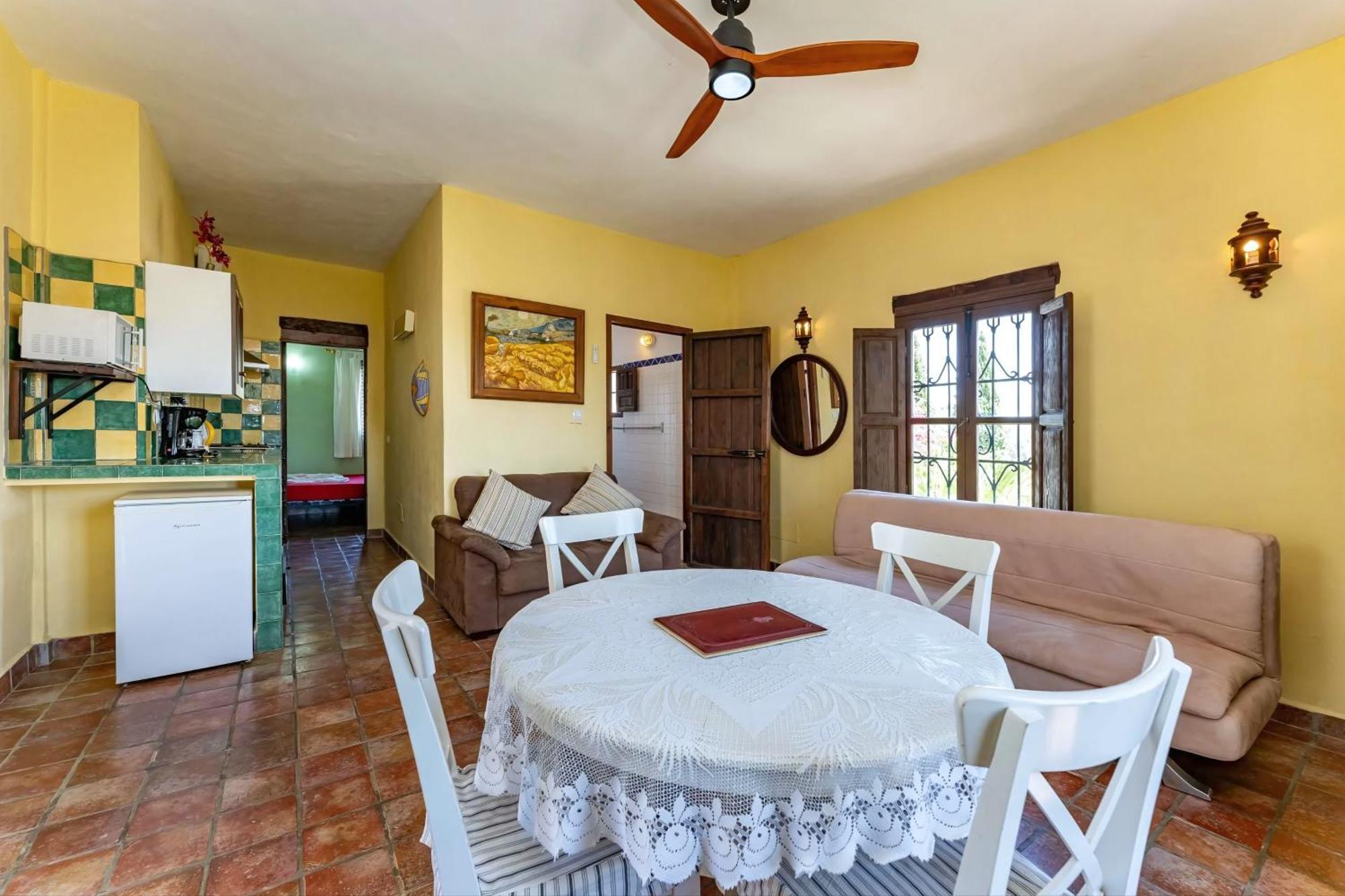 Castle Tower Ground Floor Apartment In Rural Holiday Park 'Cezanne' Tolox Exteriér fotografie